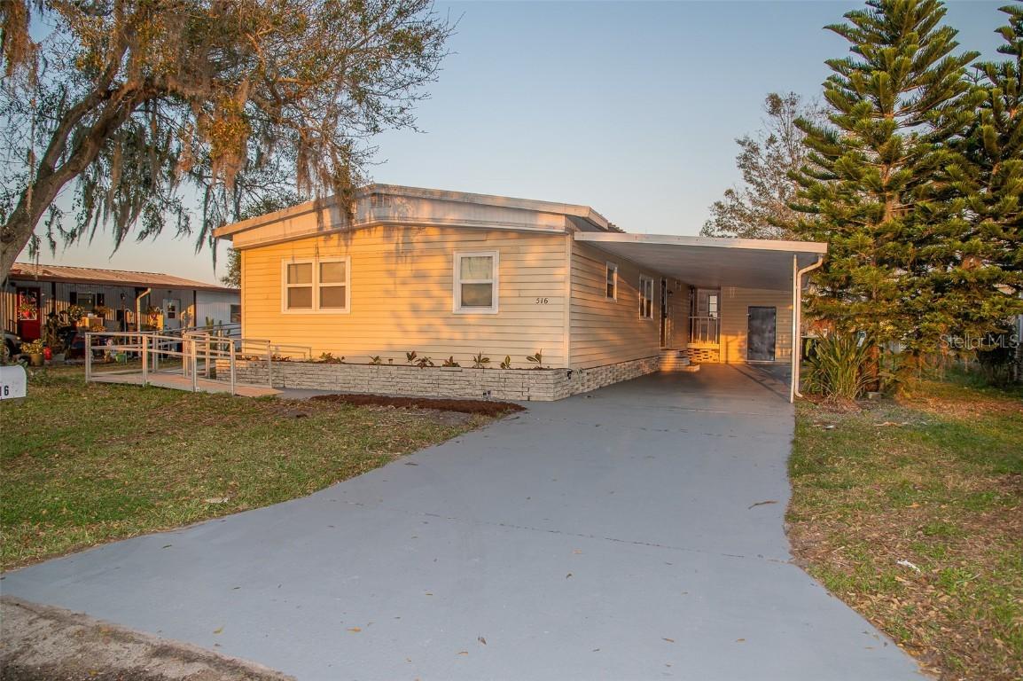 516 Lazy Lake Dr., Lakeland, FL 33801