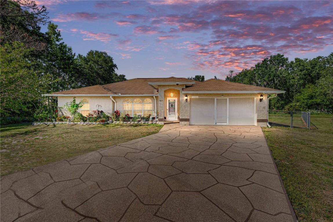 929 Louvre Ct., Kissimmee, FL 34759