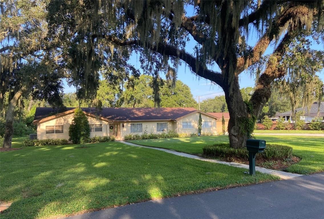 4411 Nunnswood Ln., Lakeland, FL 33813