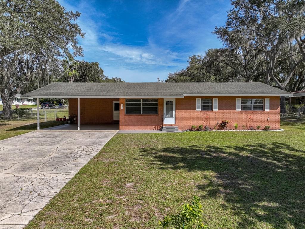 305 Lakeshore Dr., Polk City, FL 33868