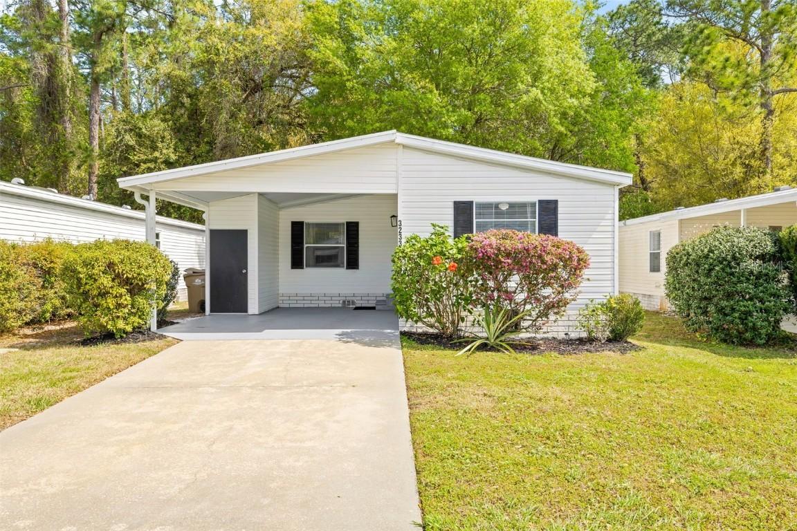 32334 Oak Park Dr., Leesburg, FL 34748