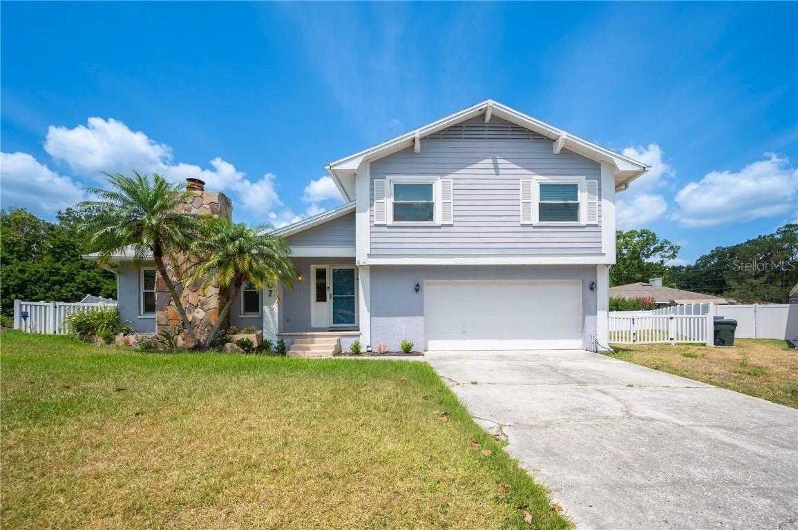 707 Laurel Pointe Ct., Lakeland, FL 33813