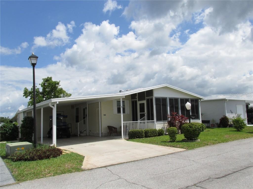 208 York Cottage Dr., Haines City, FL 33844