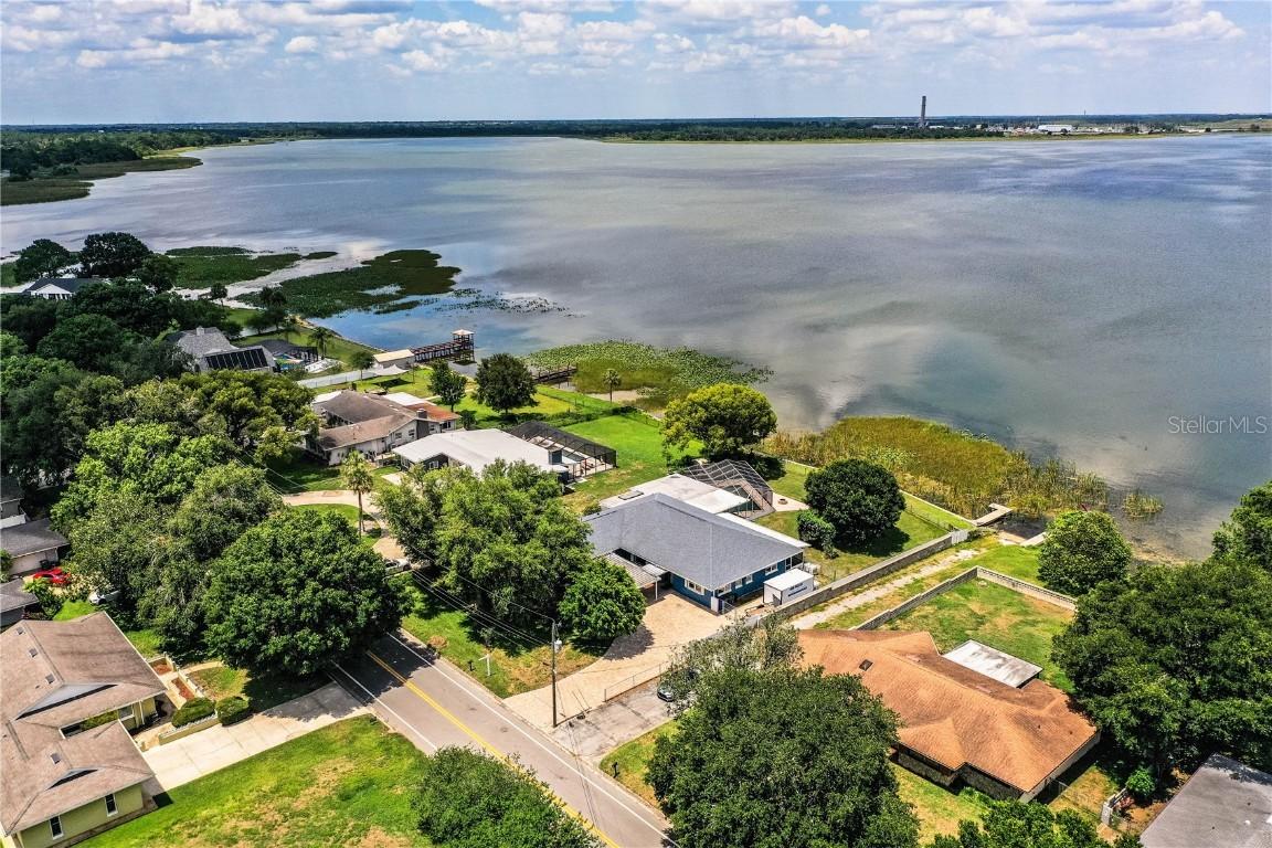 1328 Edgewater Beach Dr., Lakeland, FL 33805