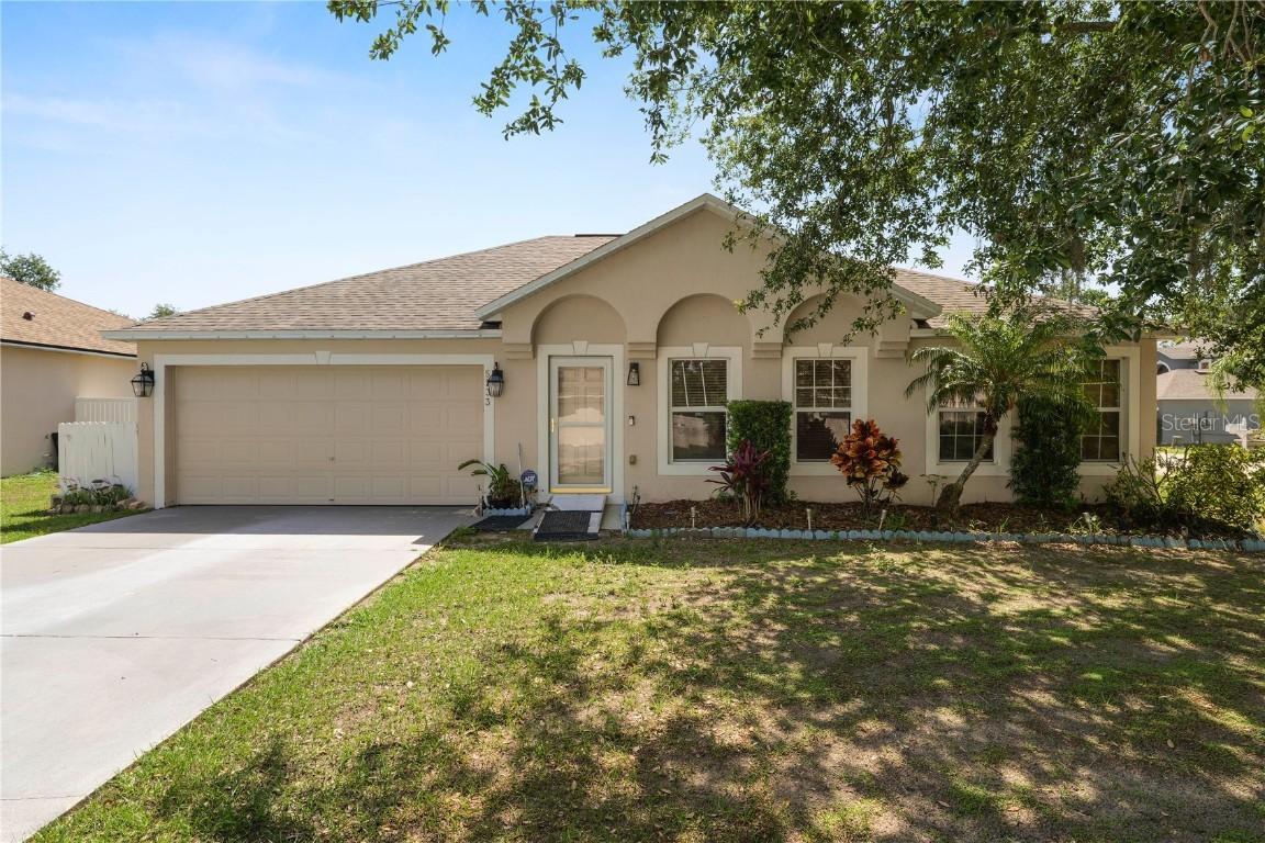 5733 Oakwood Knoll Dr., Lakeland, FL 33811
