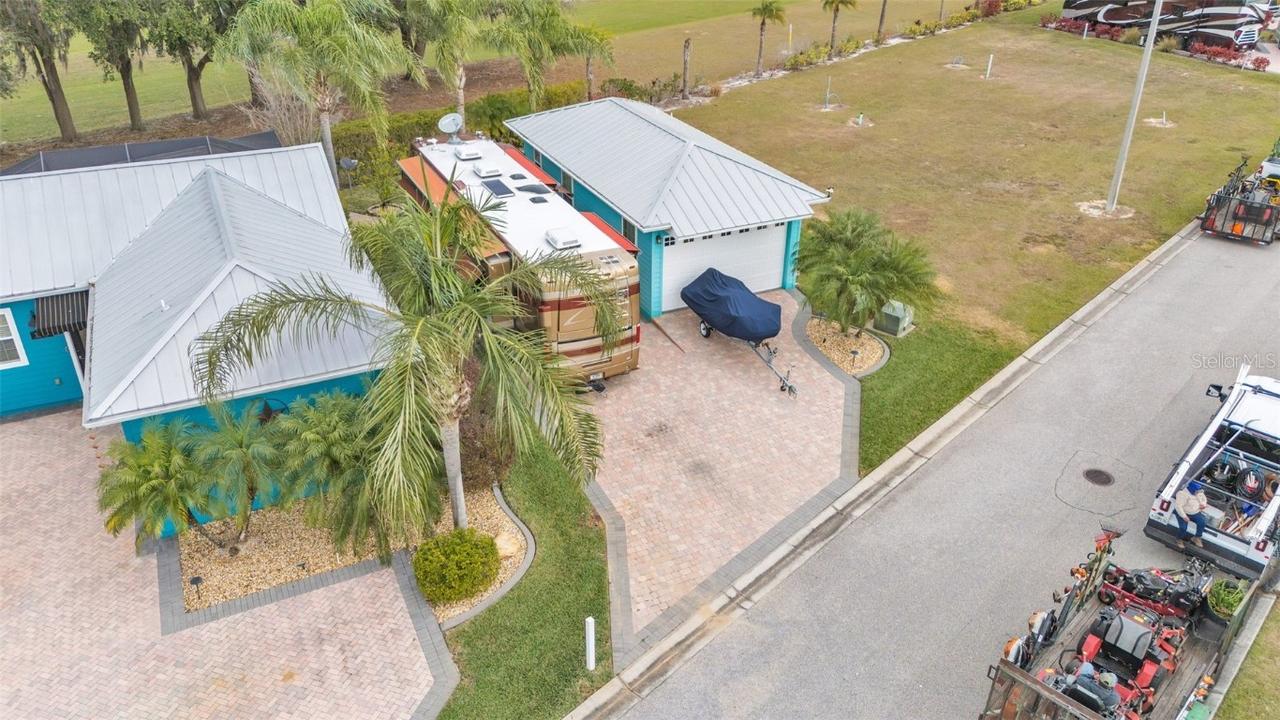 3247 Red Tail Hawk Dr., Polk City, FL 33868