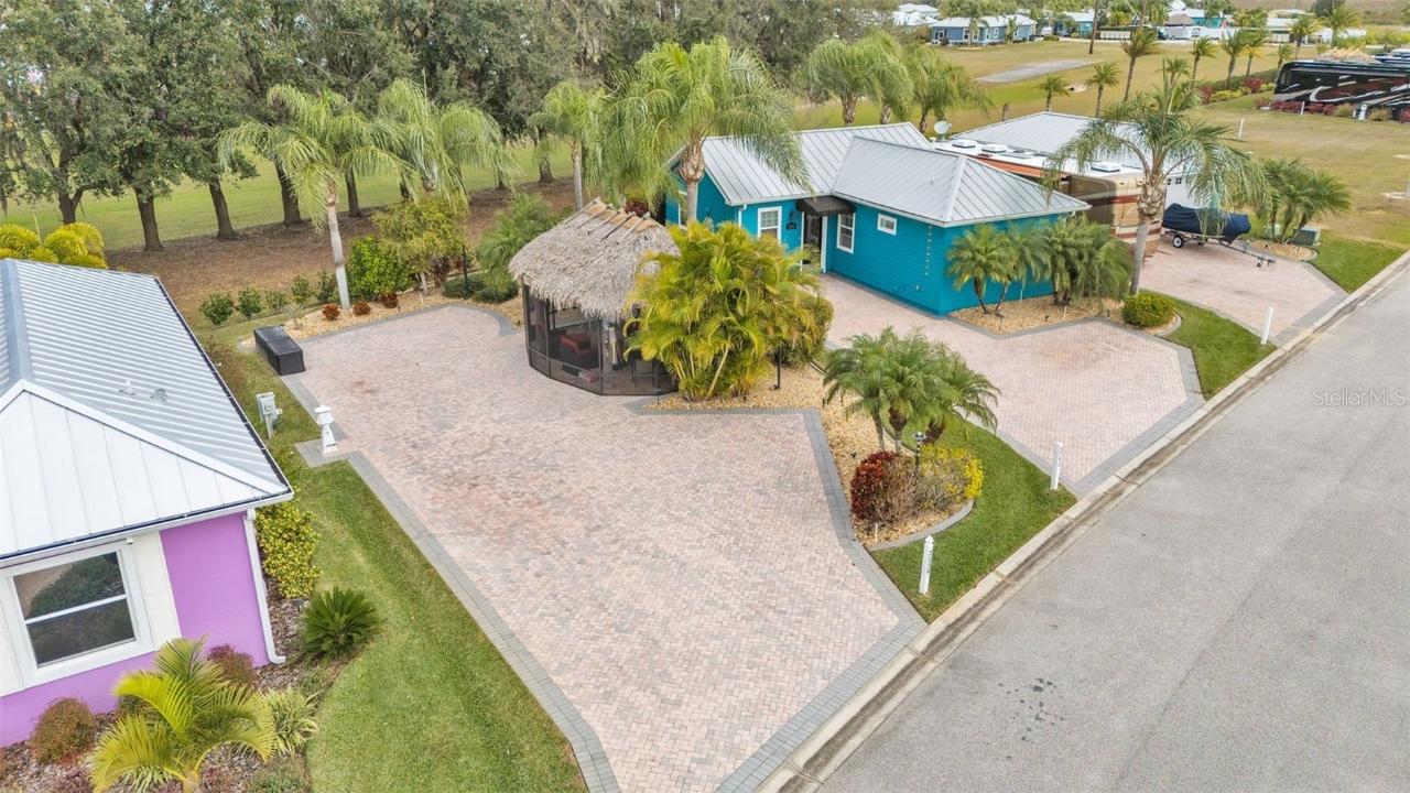3239 Red Tail Hawk Dr., Polk City, FL 33868
