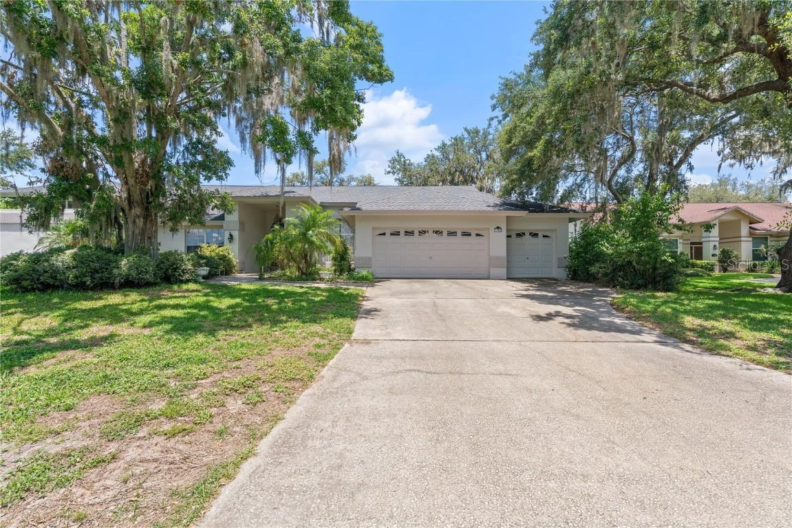 1909 Masters Way, Plant City, FL 33566