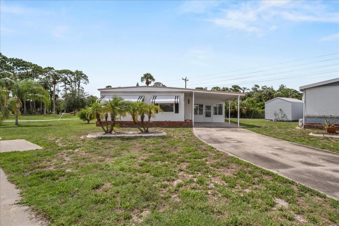 752 Knotty Pine Cir., North Fort Myers, FL 33917