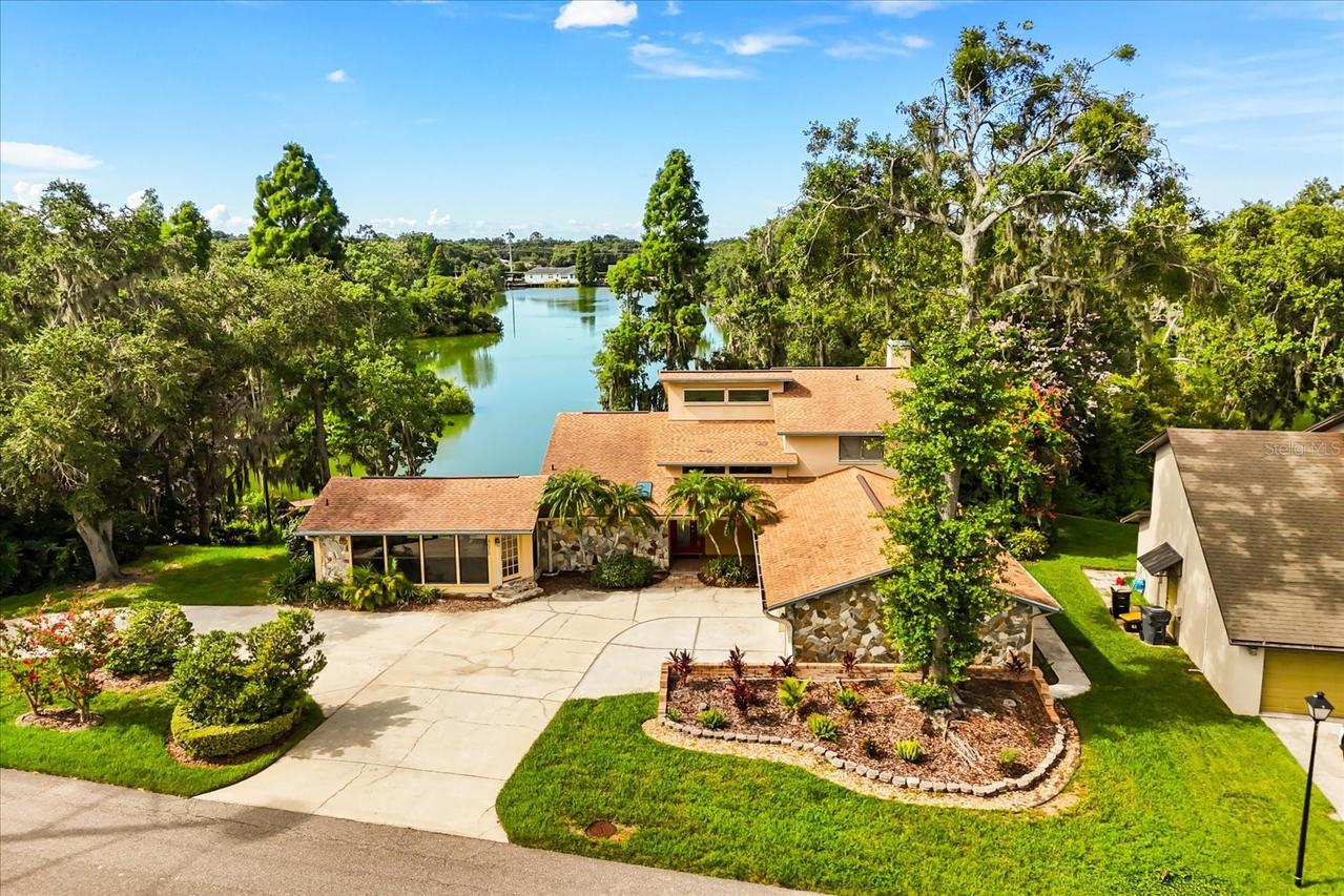 6033 Mountain Lake Dr., Lakeland, FL 33813