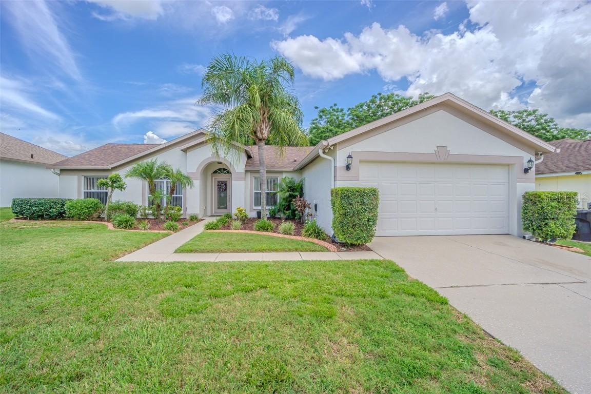 4223 Amber Ridge Ln., Valrico, FL 33594