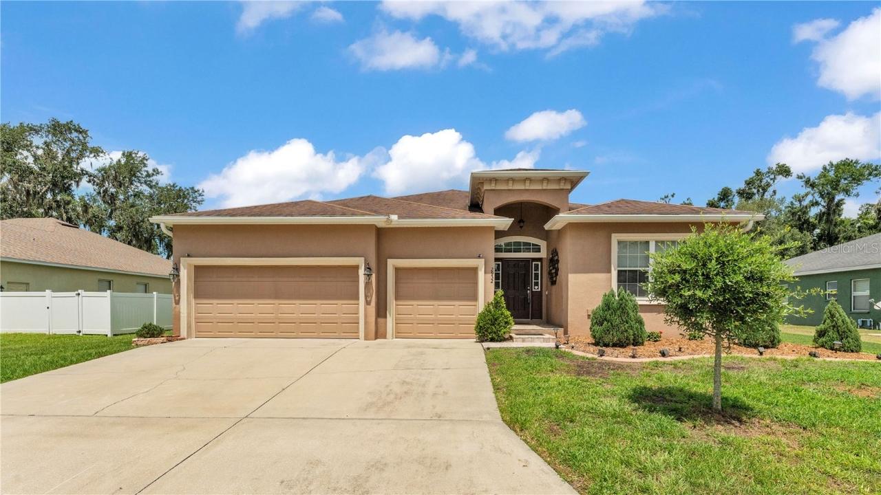 2932 Blackwater Oaks Dr., Mulberry, FL 33860