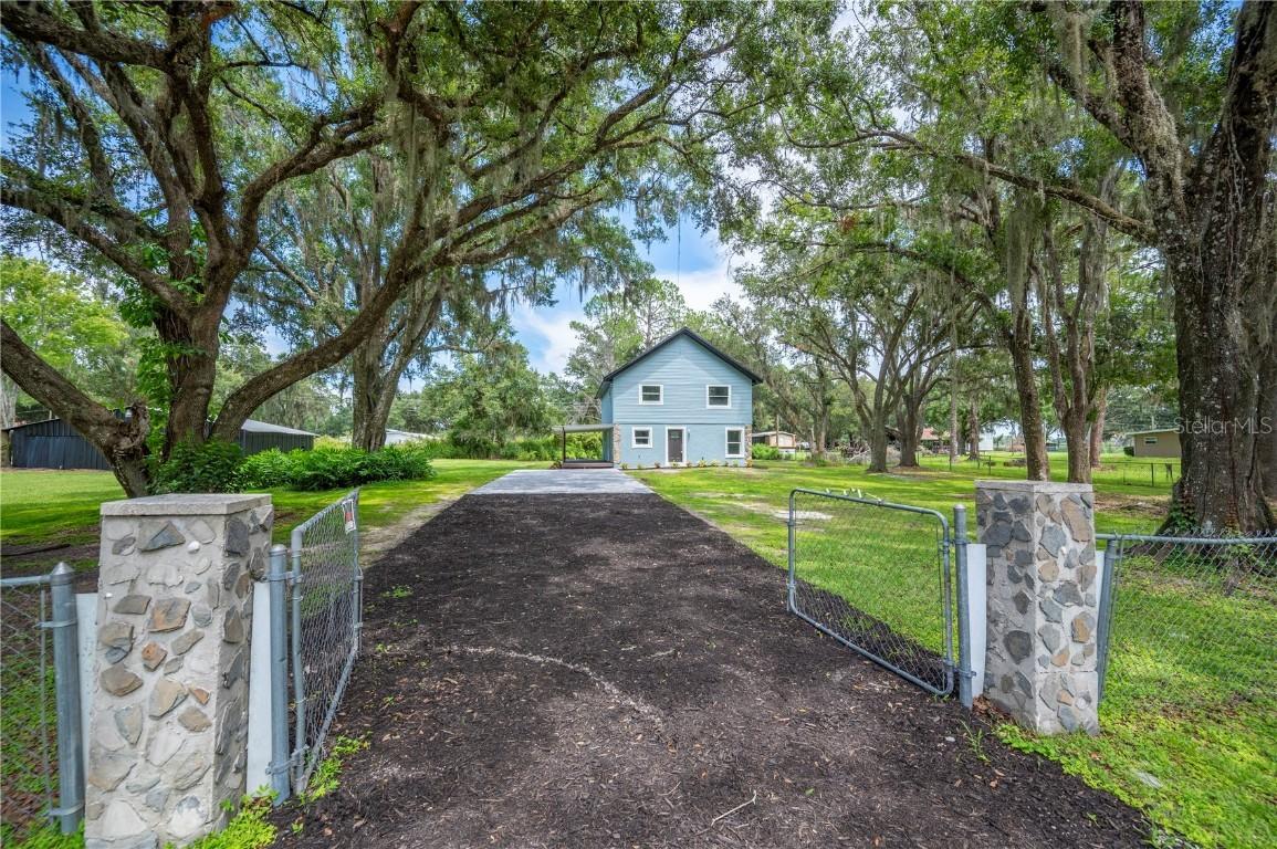 4215 Glenoak Dr., Lakeland, FL 33810