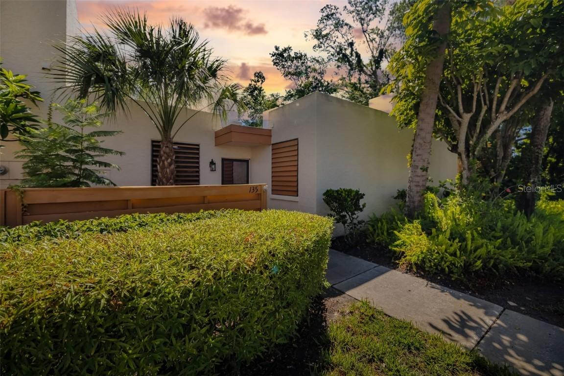 135 Wild Palm Dr., Bradenton, FL 34210