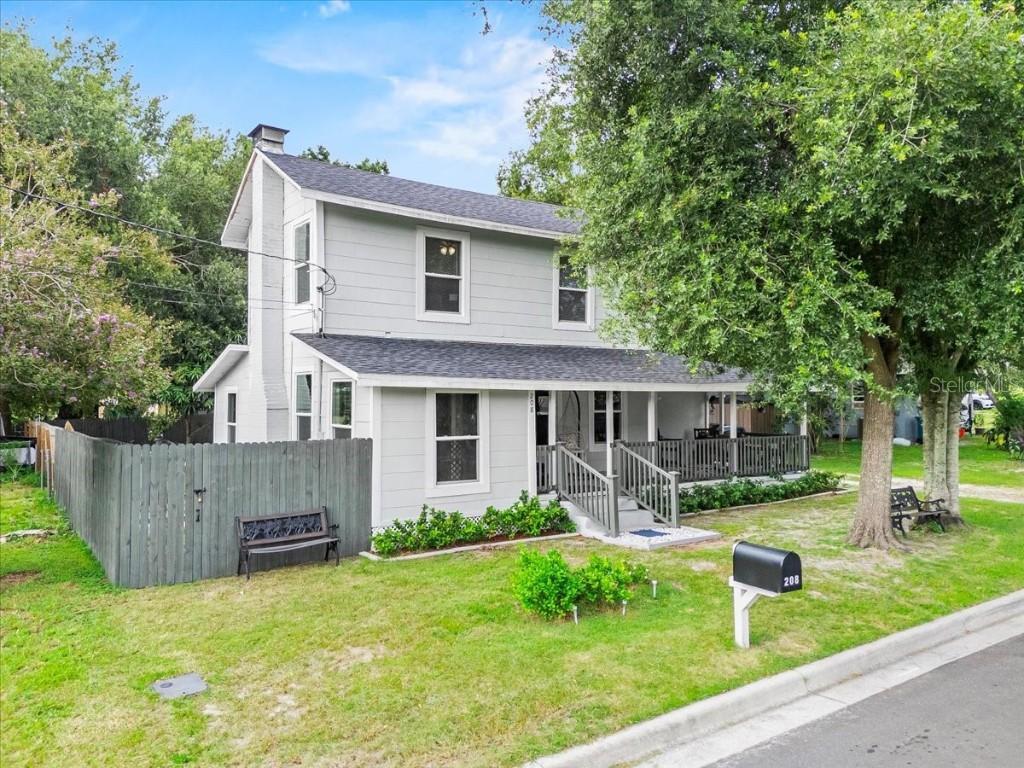 208 Weaver Ave., Lake Wales, FL 33853