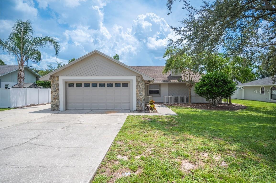 1054 Colony Park Dr., Lakeland, FL 33813