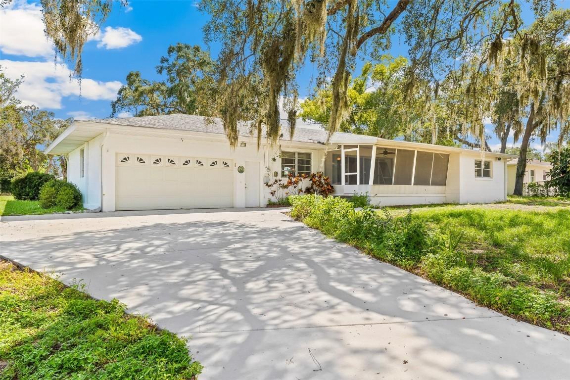 14 E Bay St., Davenport, FL 33837