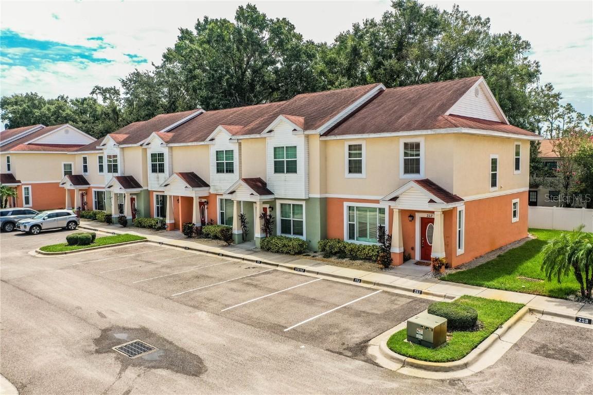253 Alexander Woods Dr., Plant City, FL 33563