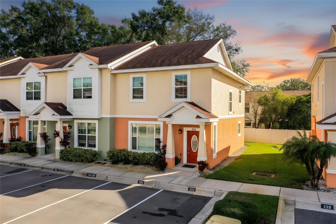 253 Alexander Woods Dr., Plant City, FL 33563