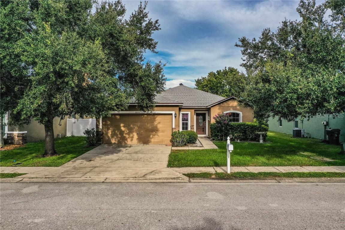 6898 Glenbrook Dr., Lakeland, FL 33811
