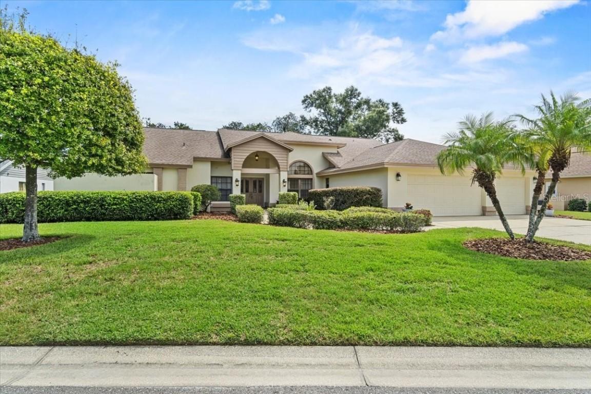 2806 Forest Club Dr., Plant City, FL 33566