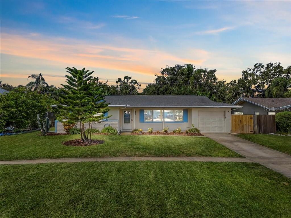 522 Gershwin Dr., Largo, FL 33771