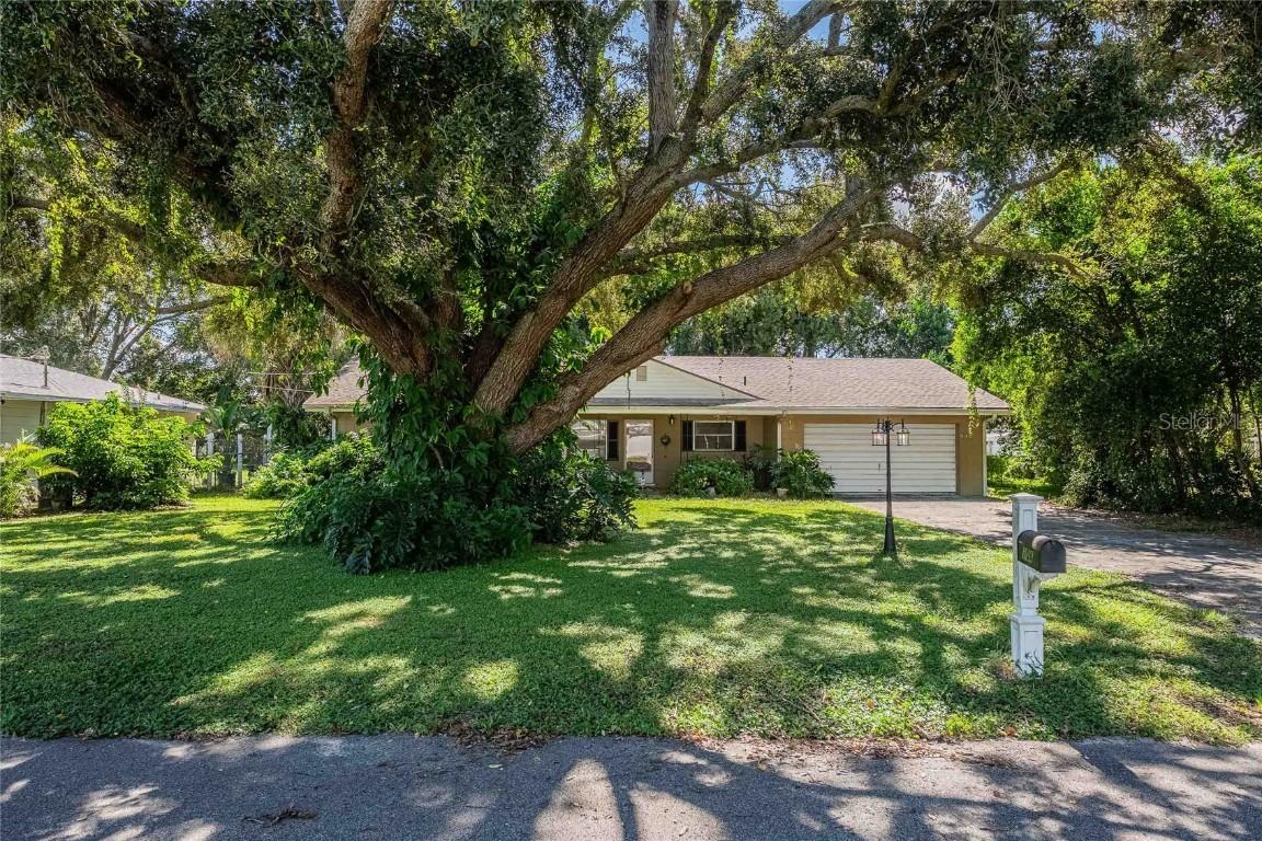 104 Pasco Rd., Winter Haven, FL 33884