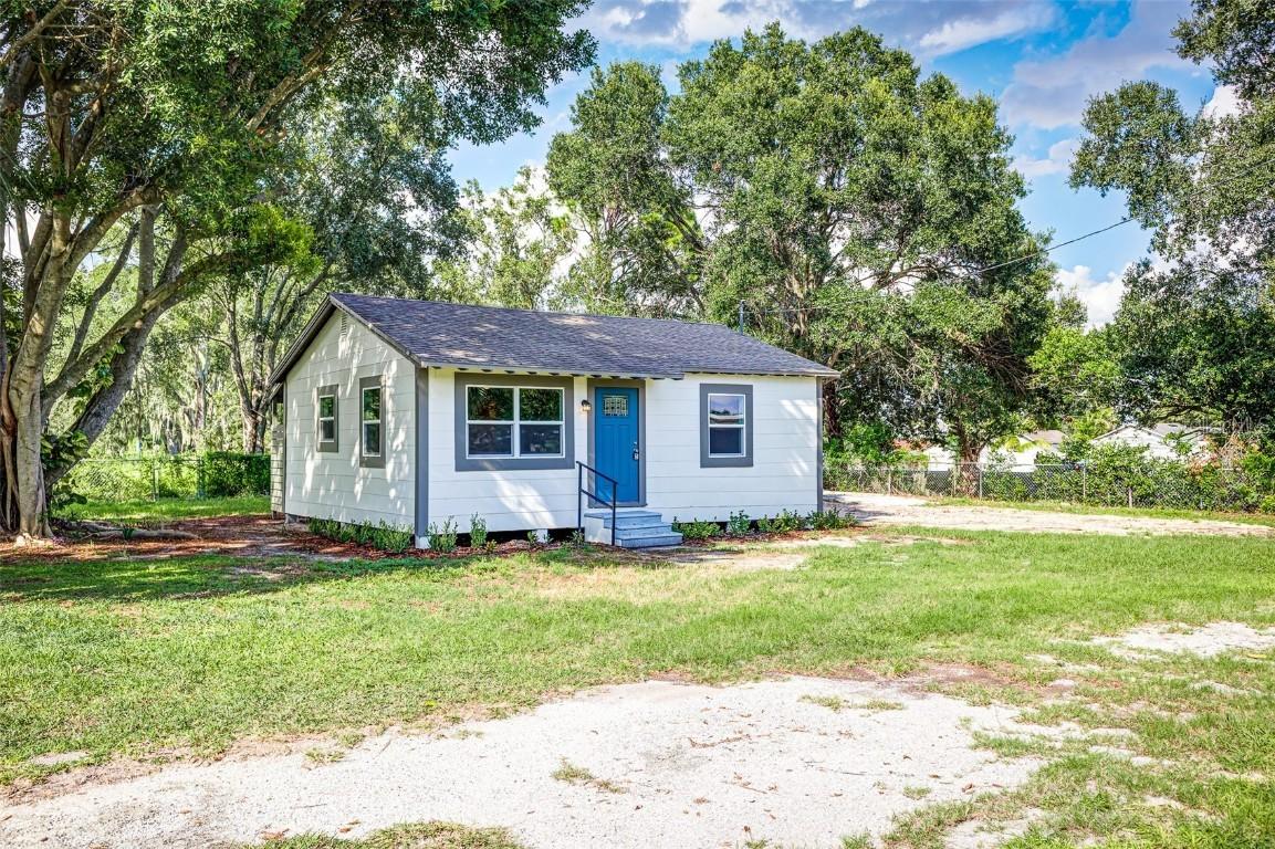 895 1st St., Winter Haven, FL 33881