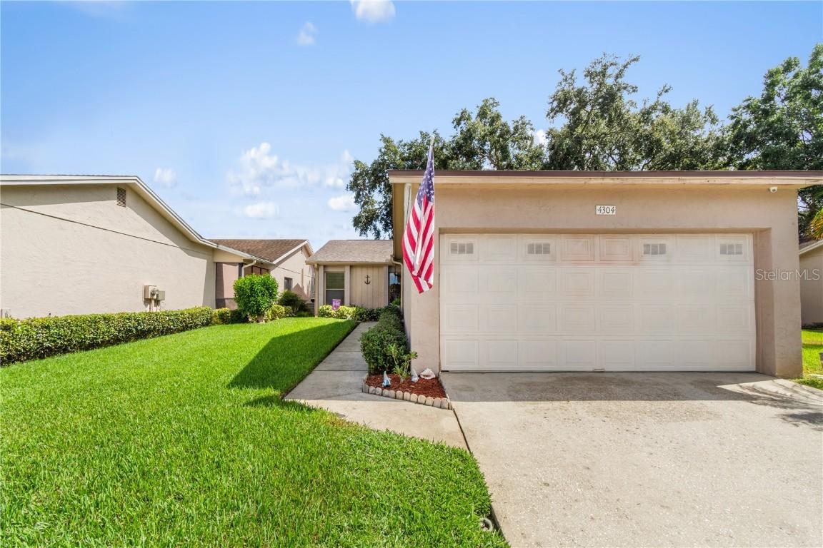 4304 Larrys Lagoon, Winter Haven, FL 33884