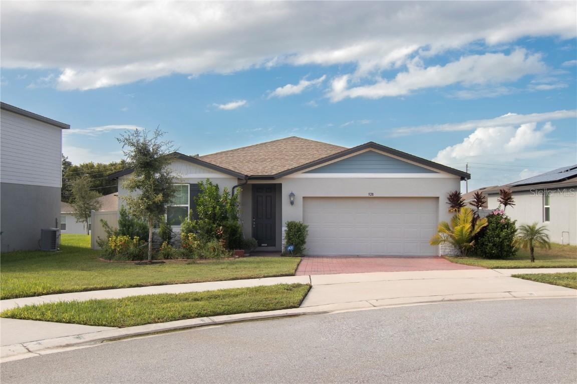 928 Cambridge Dr., Winter Haven, FL 33881