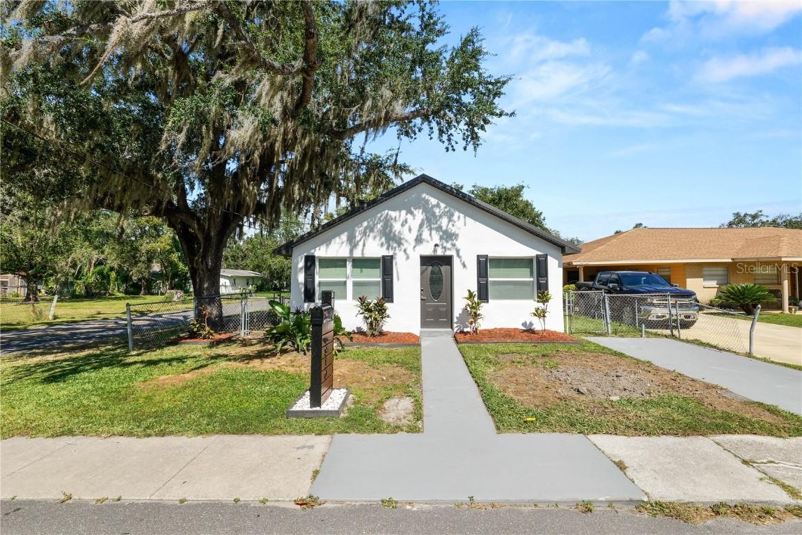 910 E Warren St., Plant City, FL 33563