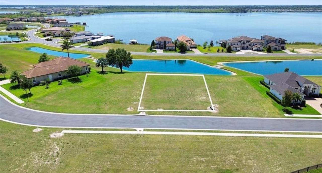 808 Waterfern Trail Dr., Auburndale, FL 33823