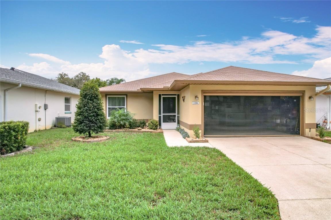 2206 Silver Lakes Dr., Lakeland, FL 33810