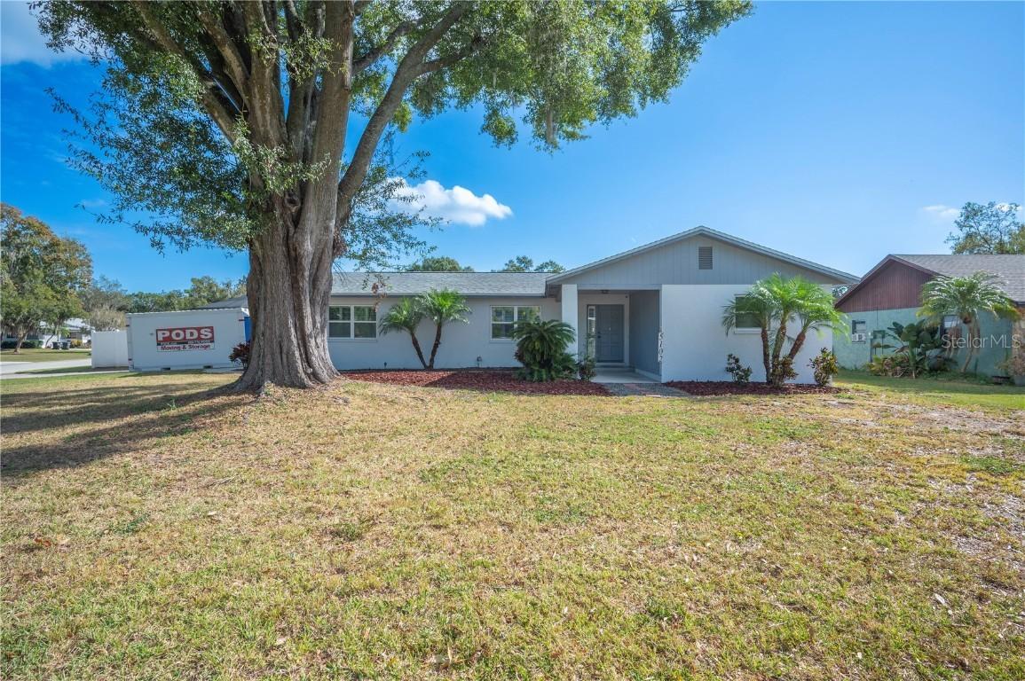 5102 Willowbrook Ln., Lakeland, FL 33811