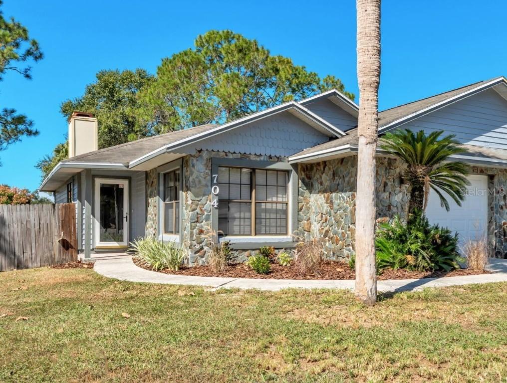 704 Highland Gardens Ln., Lakeland, FL 33813