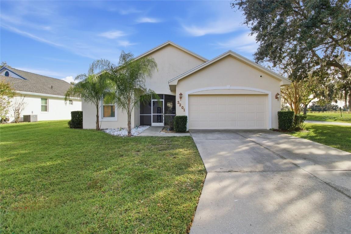 3201 Oak Tree Ln., Winter Haven, FL 33884