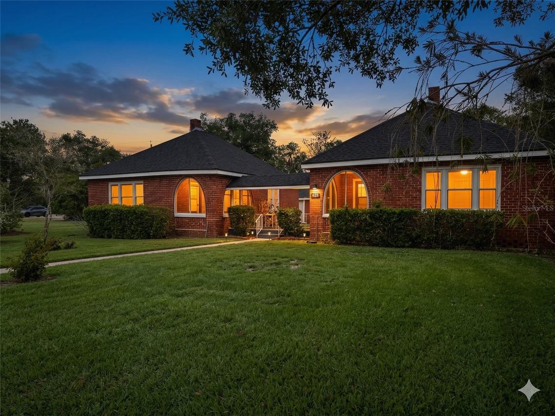 425 E Sessoms Ave., Lake Wales, FL 33853