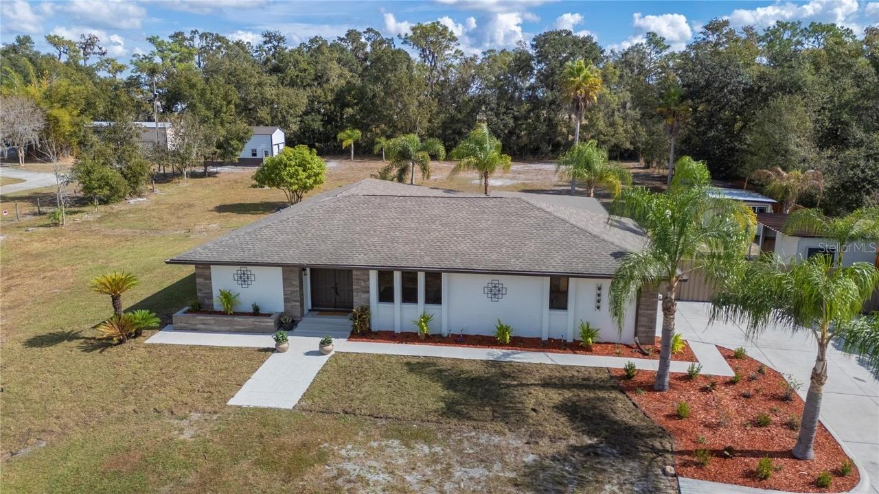 5614 Lazy Creek Dr., Lakeland, FL 33811
