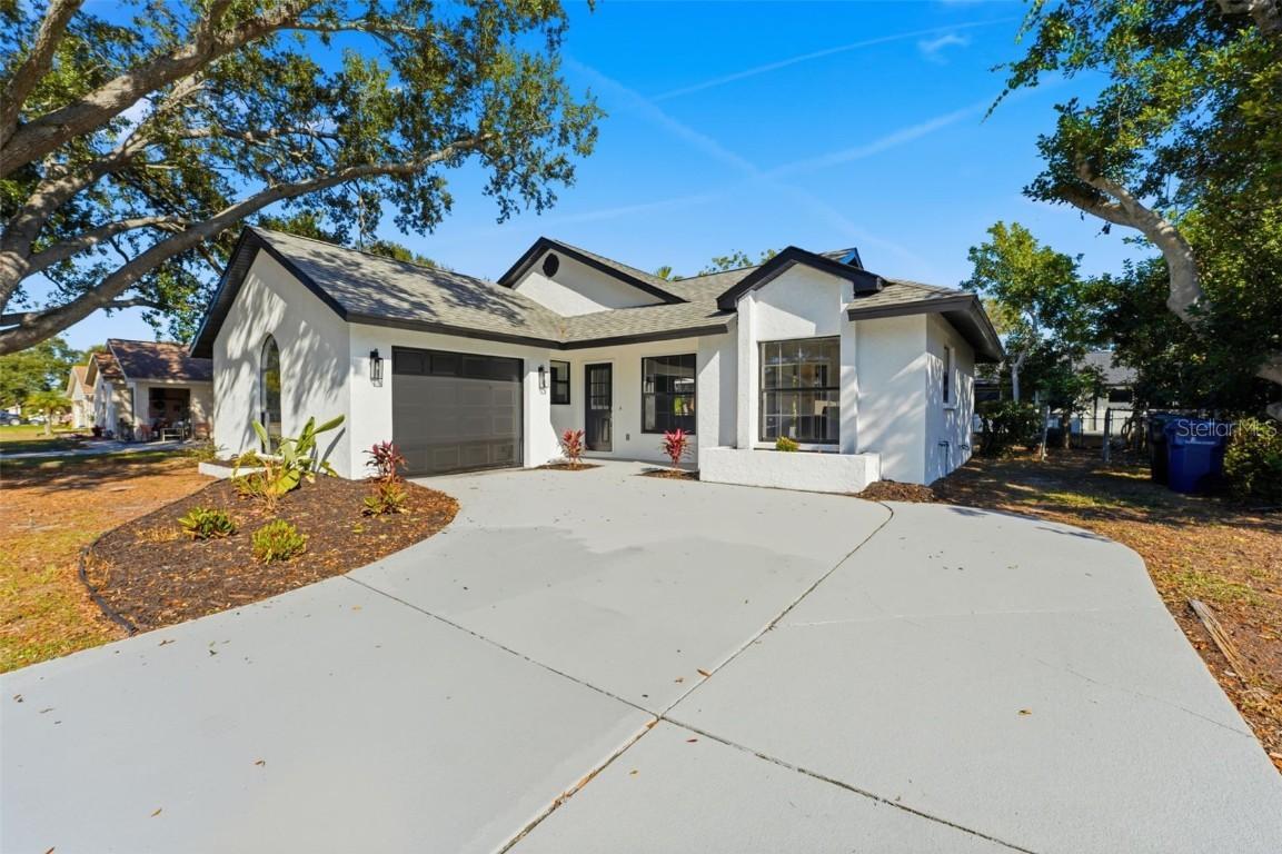 5737 Deer Hollow Ln., Sarasota, FL 34232