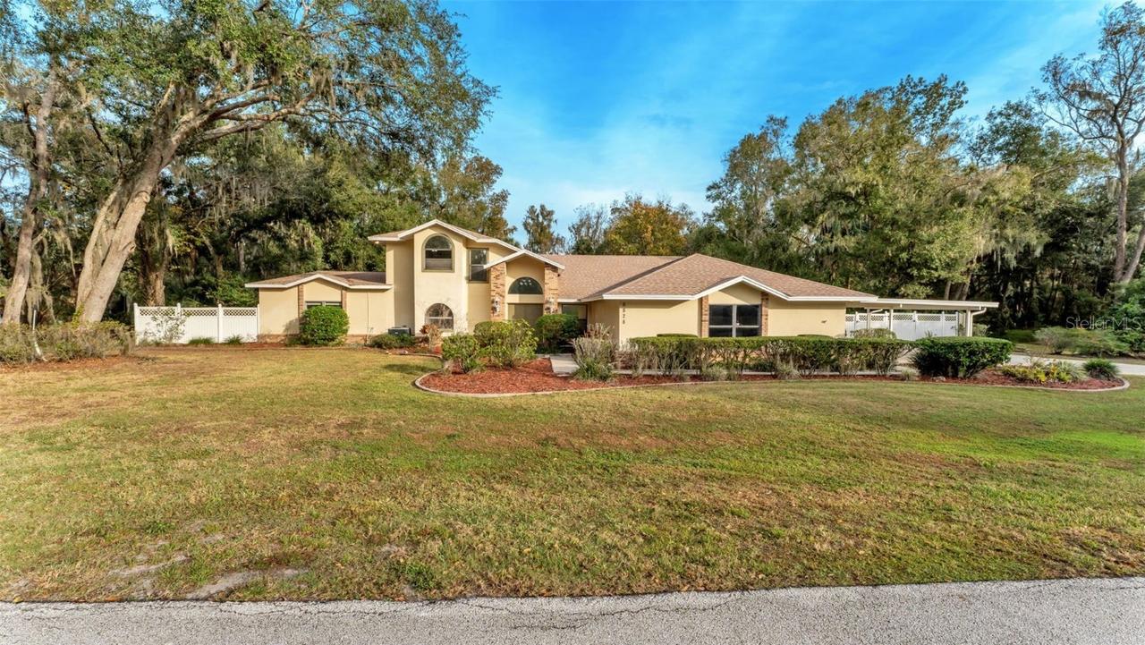 6828 Forestwood Dr., Lakeland, FL 33811
