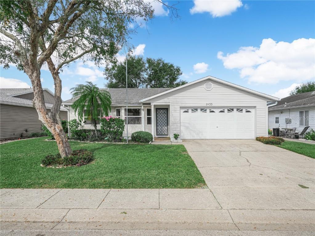 1933 Prairie Dunes Cir., Lakeland, FL 33810