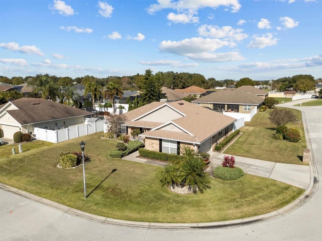 1585 Doves View Cir., Auburndale, FL 33823