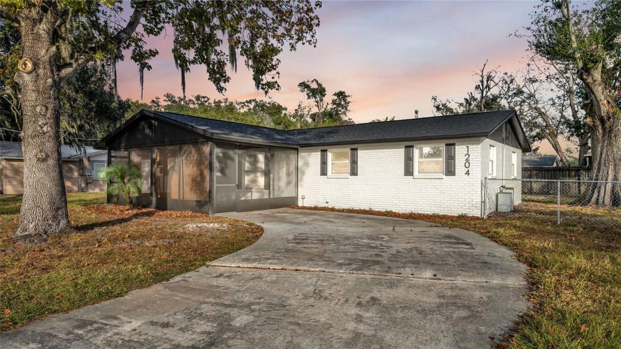 1204 N Nancy Ter., Plant City, FL 33563