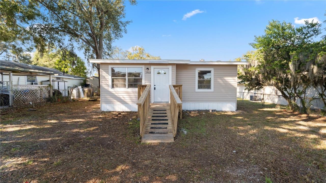 1903 N Lime St., Plant City, FL 33563