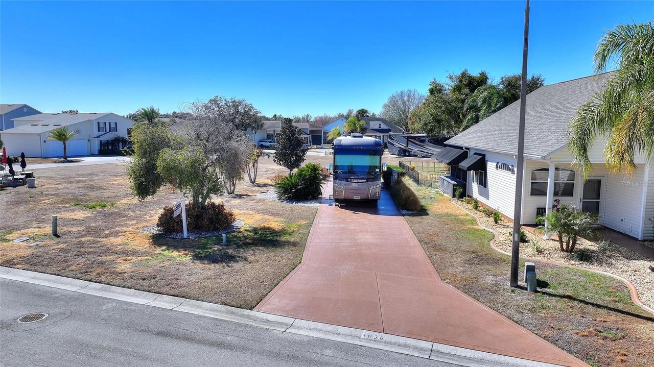 1038 Caravan Loop, Polk City, FL 33868