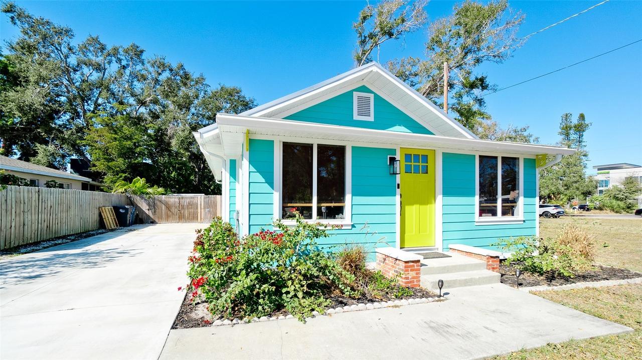 522 37th St., Bradenton, FL 34205