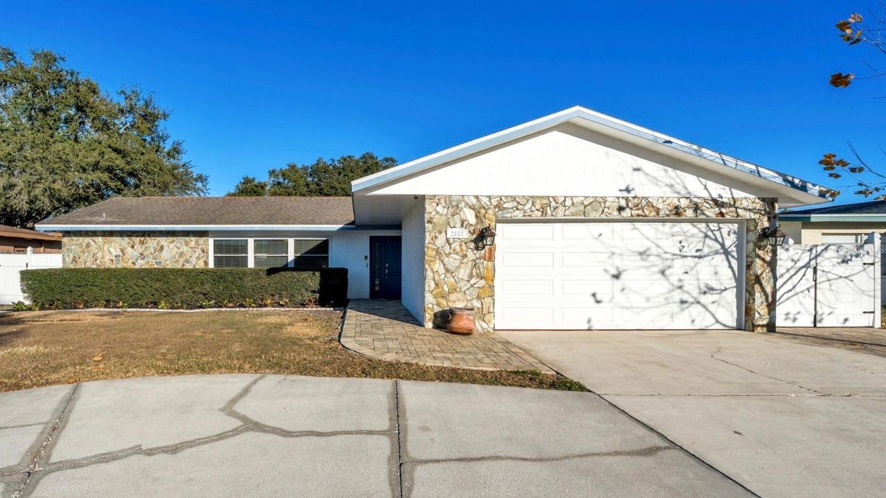 2033 58th Ln., Clearwater, FL 33760