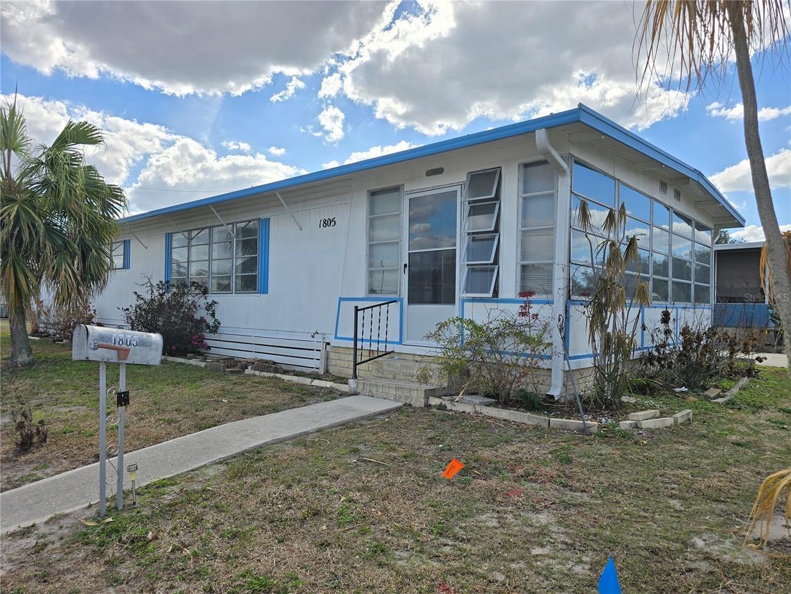 1805 Blue Lake Dr., Lakeland, FL 33801