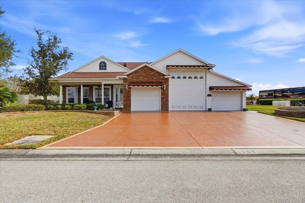 305 Motorcoach Dr., Polk City, FL 33868