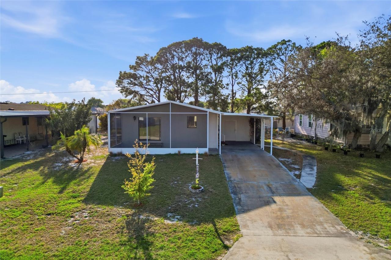 409 Village Cir., Winter Haven, FL 33880